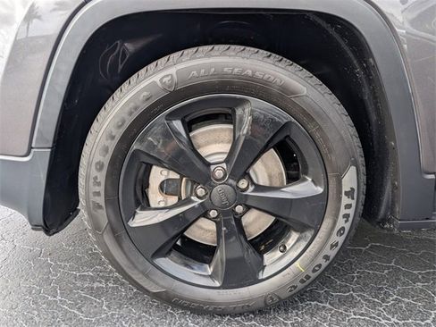 Used 2018 Jeep Cherokee Limited w/ Luxury Group image 19