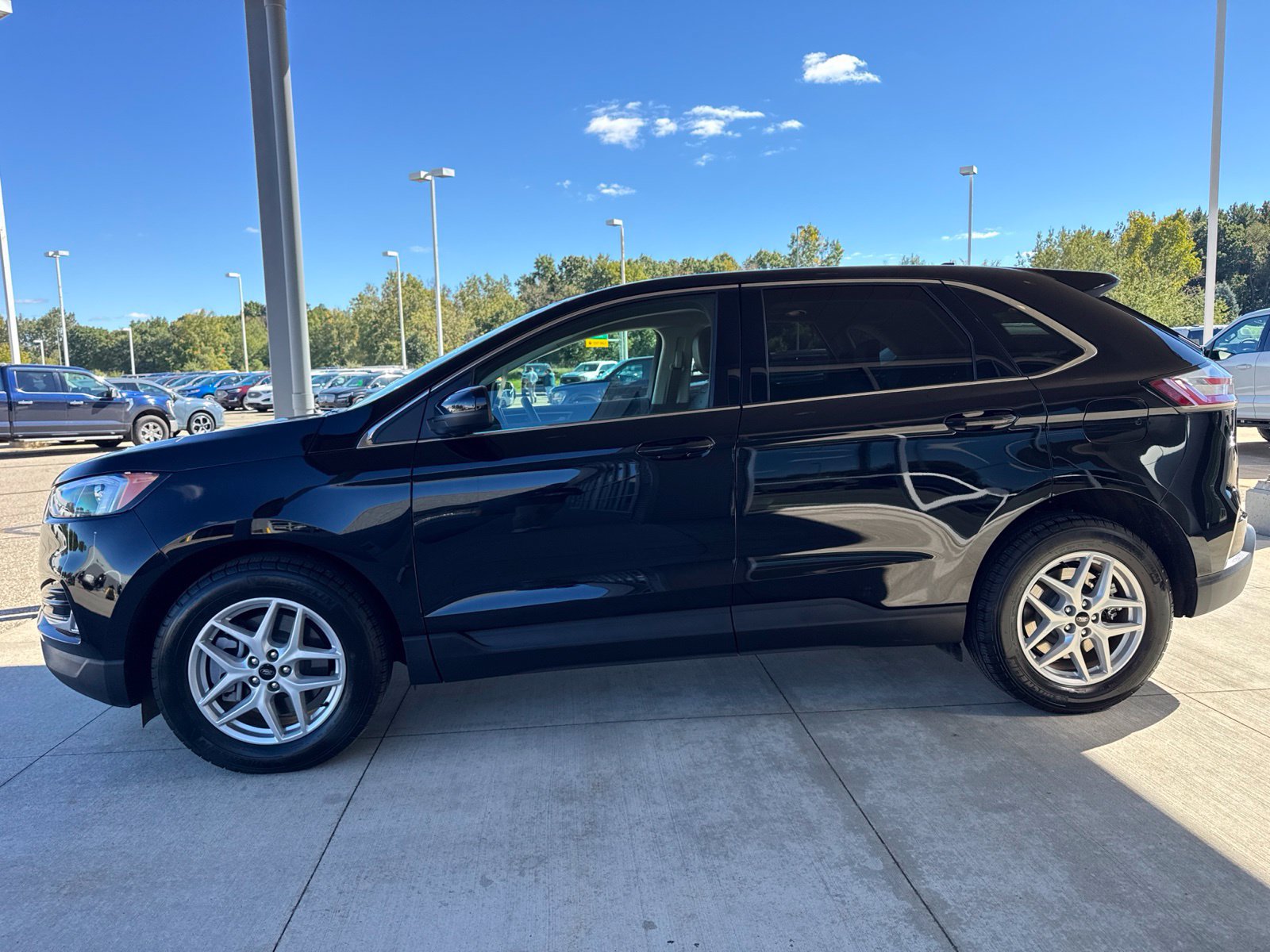 Certified 2024 Ford Edge SEL w/ Convenience Package AWD/4WD image 4