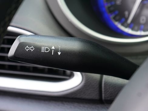 Used 2025 Chrysler Pacifica Select FWD image 26