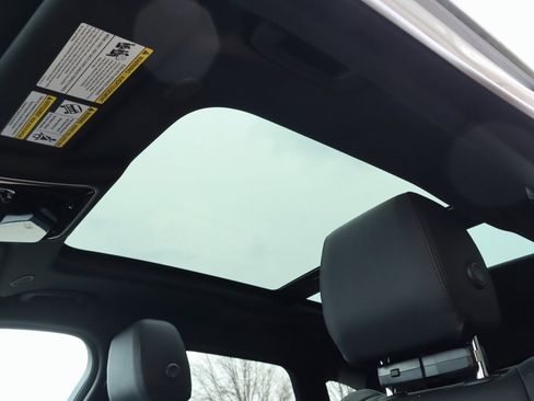 Used 2026 Land Rover Range Rover Velar Dynamic SE image 15