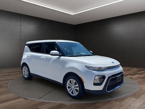 Used 2020 Kia Soul LX FWD image 2