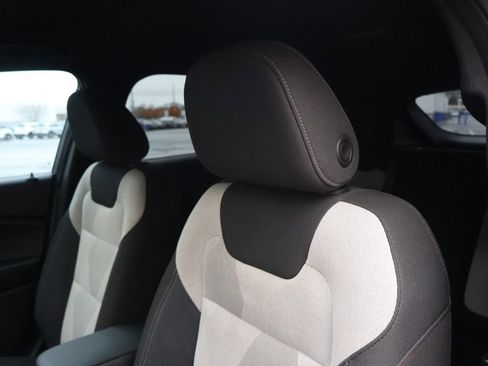 Used 2024 Chevrolet Trax RS image 32