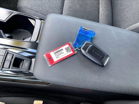 Used 2025 Toyota Camry LE image 31