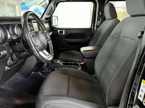 Used 2020 Jeep Gladiator Sport w/ Technology Group AWD/4WD image 10