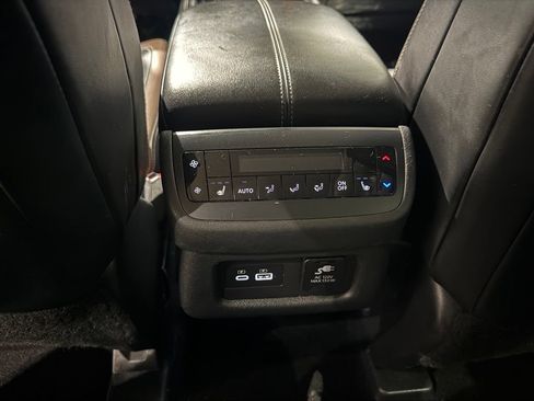 Used 2022 Nissan Pathfinder Platinum w/ Cargo Package AWD/4WD image 28