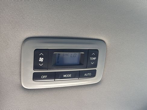 Used 2017 Toyota Sienna XLE FWD image 28