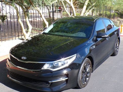 Used 2018 Kia Optima LX w/ 17" Alloy Wheels Package FWD image 3