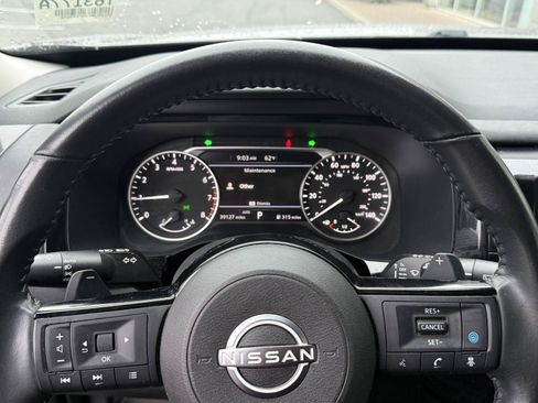 Used 2022 Nissan Pathfinder SV AWD/4WD image 19