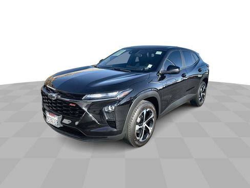 Used 2025 Chevrolet Trax RS w/ Sunroof Package FWD image 1