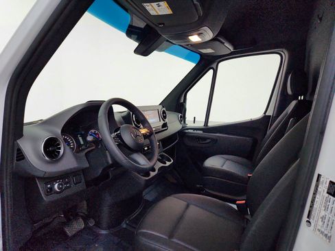 New 2025 Mercedes-Benz eSprinter 170 Cargo image 16
