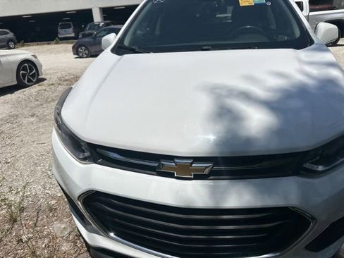 Used 2020 Chevrolet Trax LS w/ Tint and Cruise Package FWD image 3
