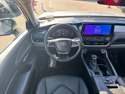 Used 2024 Toyota Grand Highlander XLE image 13
