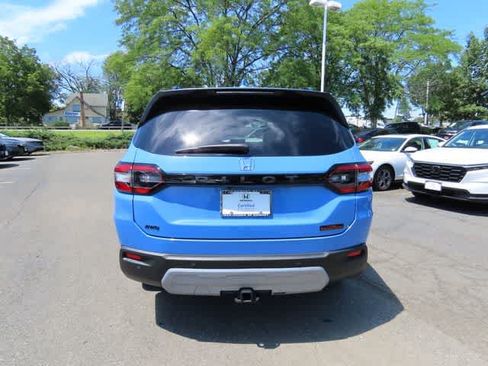 Used 2025 Honda Pilot TrailSport image 5