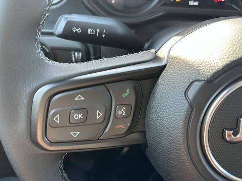 New 2026 Jeep Gladiator Mojave w/ Technology Group AWD/4WD image 18