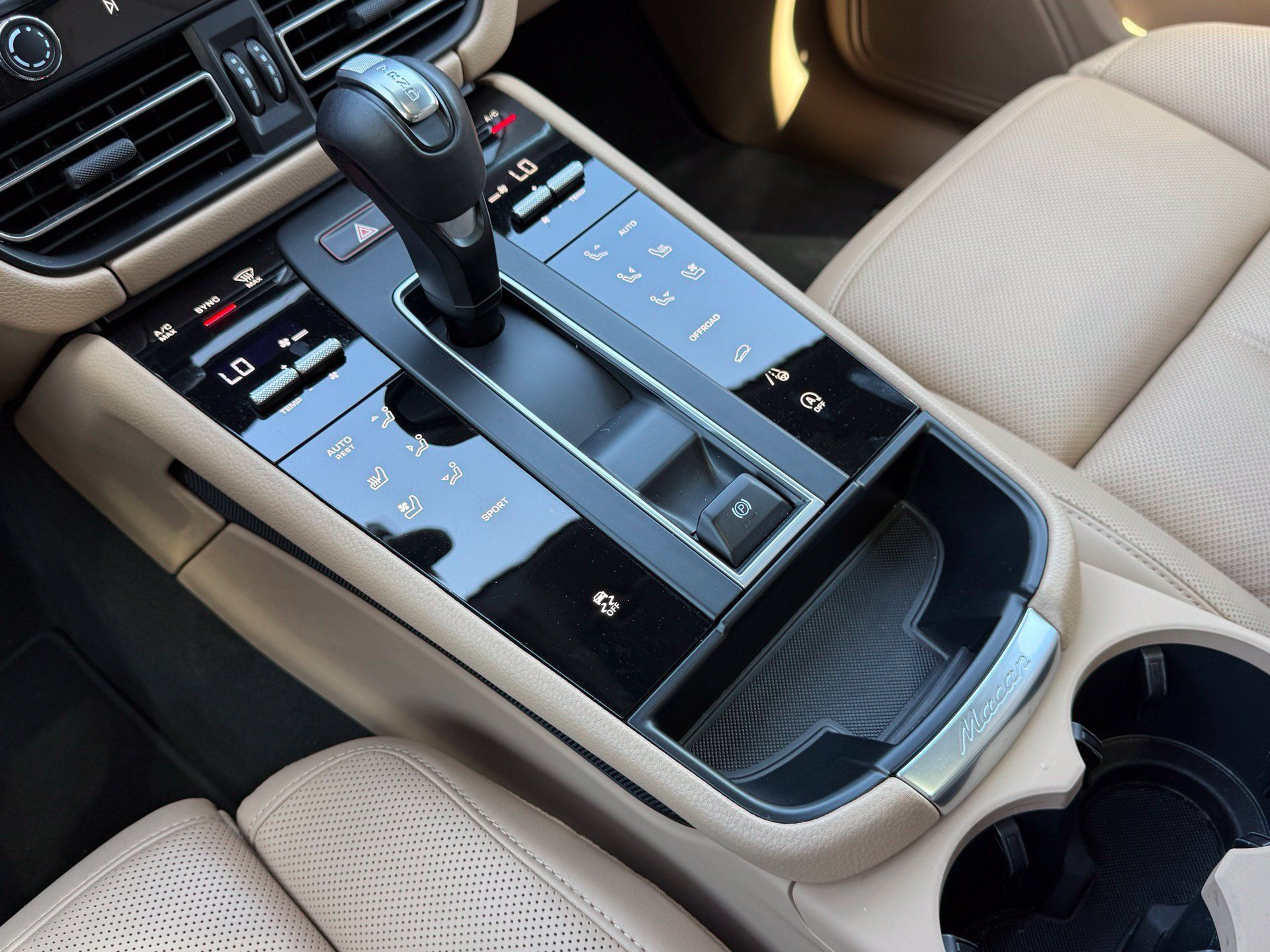 Certified 2026 Porsche Macan AWD/4WD image 23