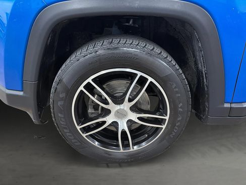 Used 2019 Jeep Compass Latitude w/ Cold Weather Group FWD image 46