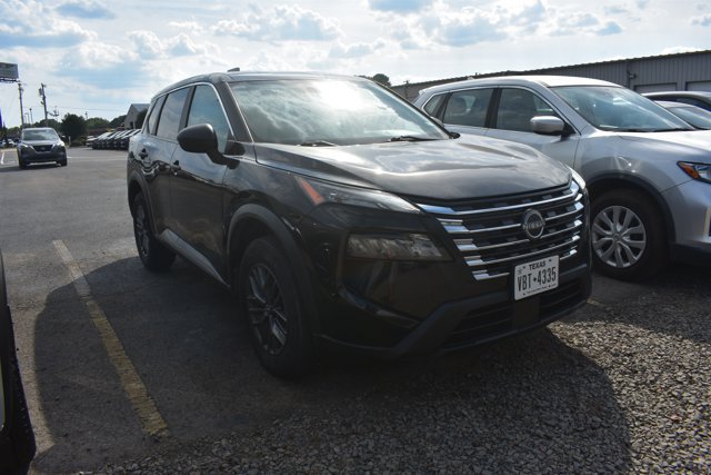 Used 2024 Nissan Rogue S FWD image 3