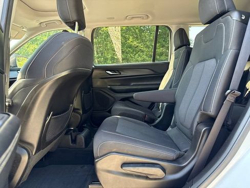 Used 2023 Jeep Grand Cherokee L Laredo w/ Luxury Tech Group I AWD/4WD image 17