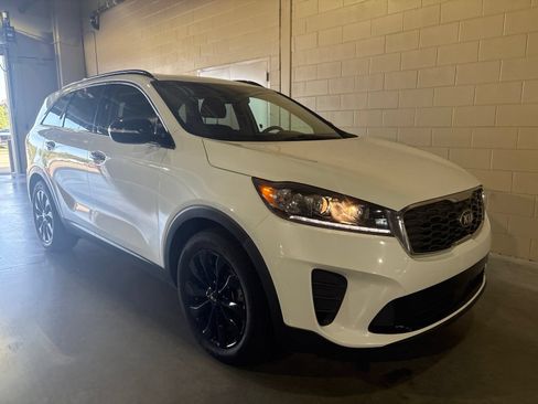 Used 2020 Kia Sorento S FWD image 3