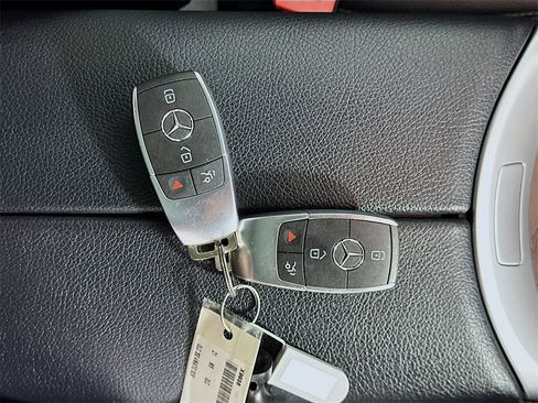 Used 2021 Mercedes-Benz GLC 300 GLC 300 w/ Premium Package image 35