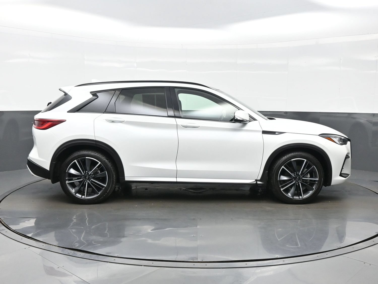 Used 2023 INFINITI QX50 Sport AWD/4WD image 7