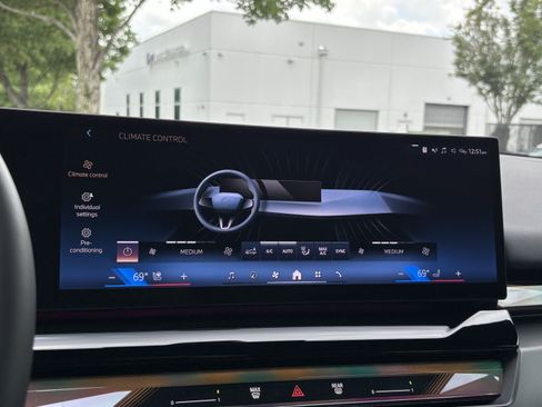 Certified 2024 BMW i5 eDrive40i w/ Convenience Package RWD image 29