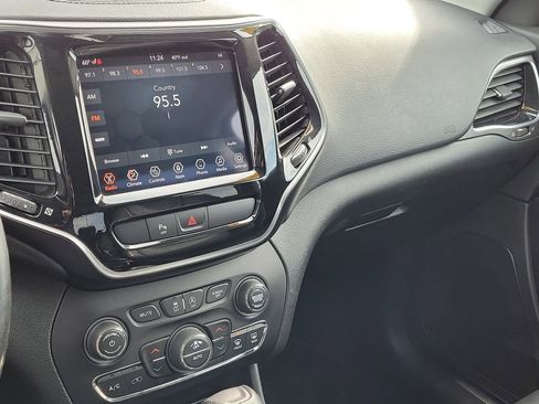 Used 2020 Jeep Cherokee Limited image 27