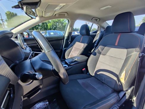 Used 2023 Nissan Sentra SR w/ Midnight Edition Package FWD image 6