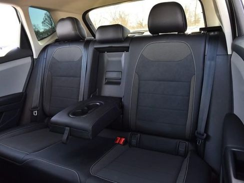 Used 2023 Volkswagen Taos SE w/ Panoramic Sunroof Package image 23