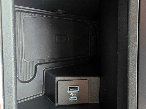 Used 2024 Ford Edge Titanium image 25