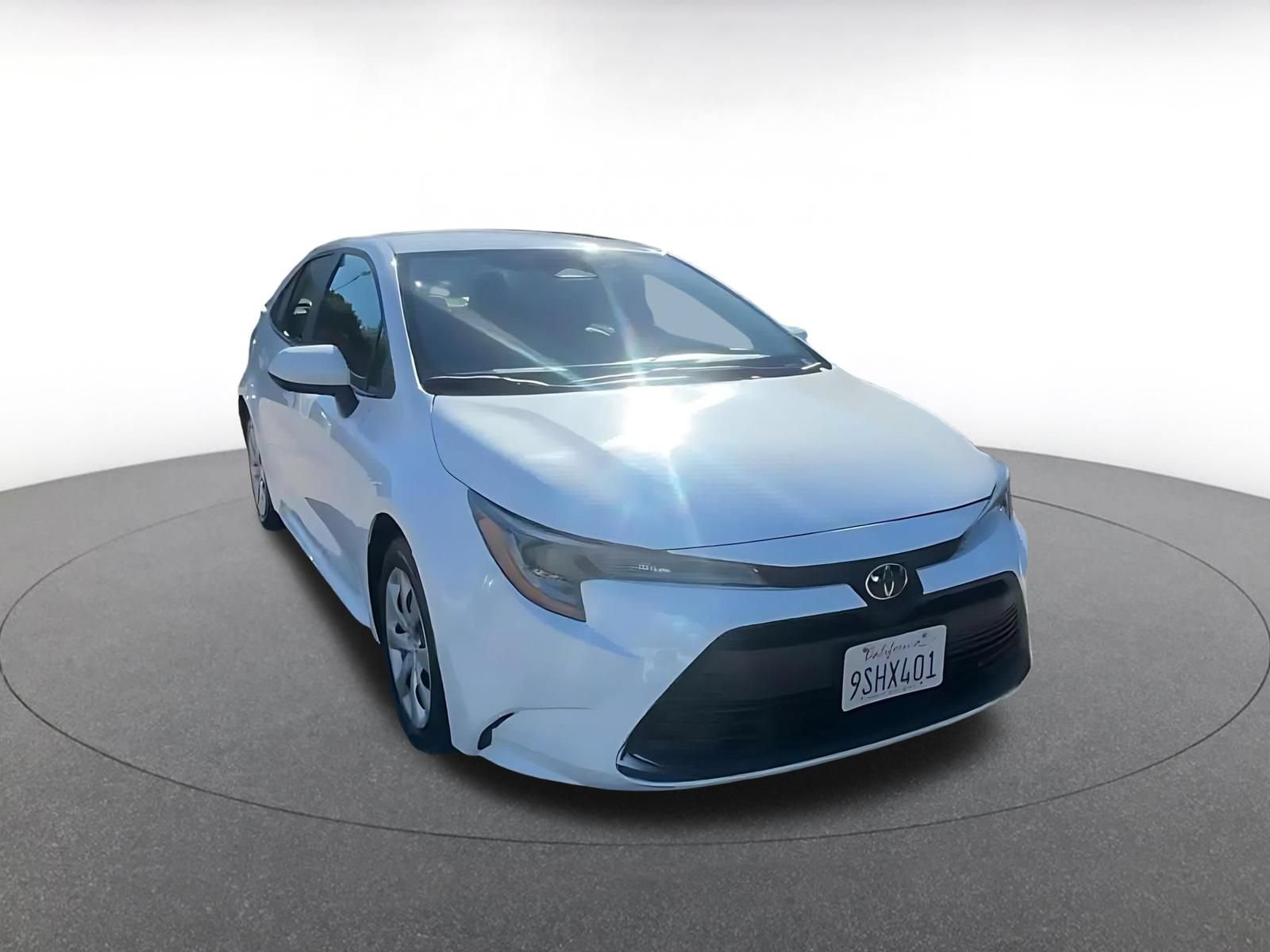 Used 2025 Toyota Corolla LE FWD image 3