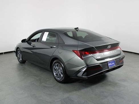 Certified 2024 Hyundai Elantra SEL FWD image 4