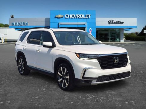 Used 2025 Honda Pilot Touring image 7