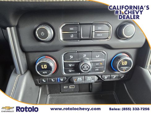 Used 2023 Chevrolet Suburban Premier image 27
