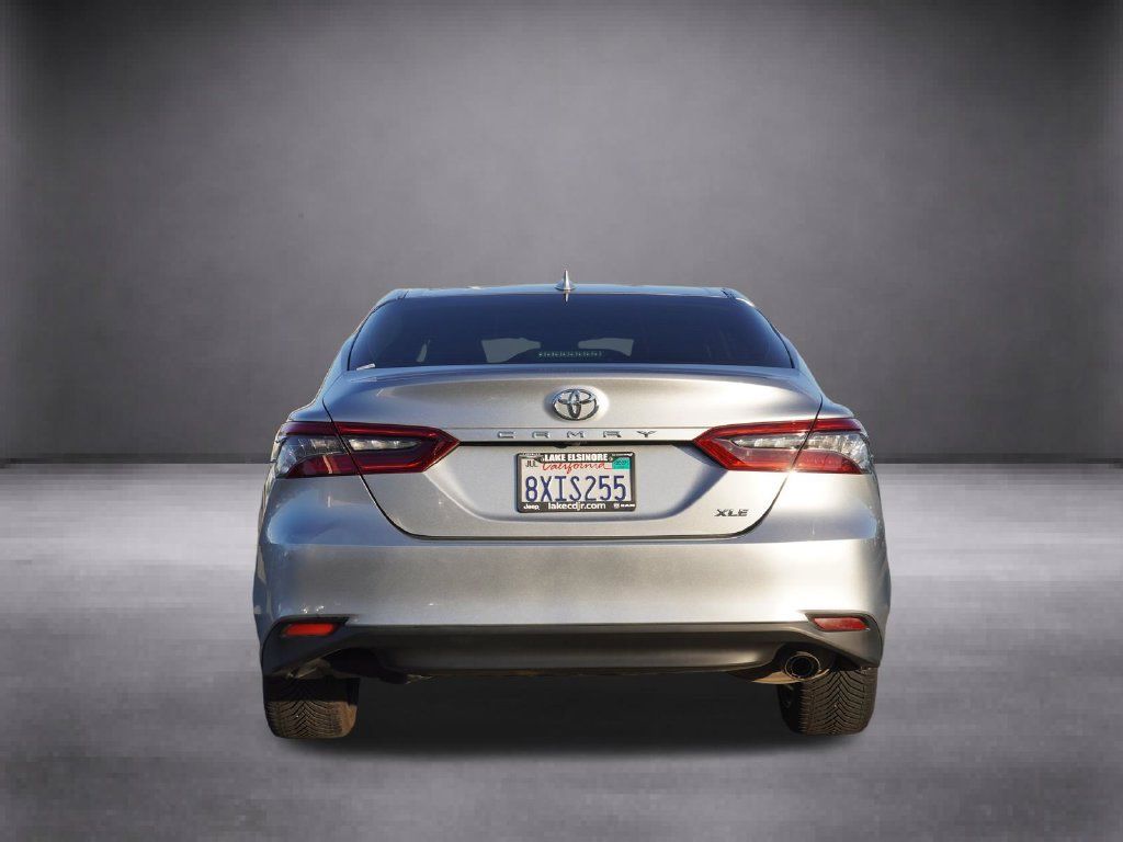 Used 2021 Toyota Camry XLE w/ Carpet Mat Package (TMS) FWD image 4