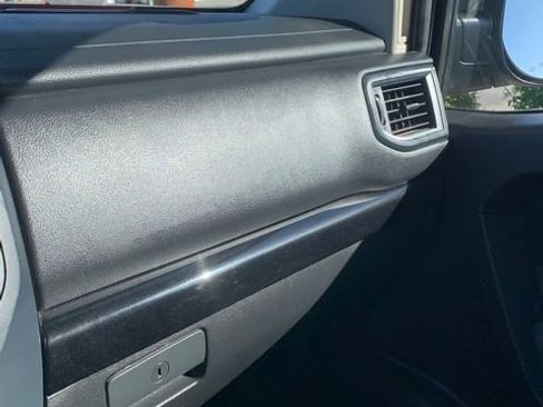 Used 2022 Nissan Titan SV AWD/4WD image 24