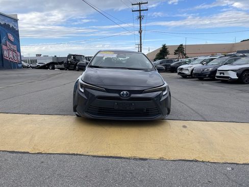 Certified 2025 Toyota Corolla LE AWD/4WD image 5