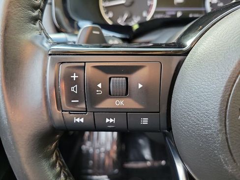 Used 2022 Nissan Pathfinder SV w/ SV Black Package image 5