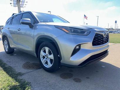 Used 2021 Toyota Highlander LE