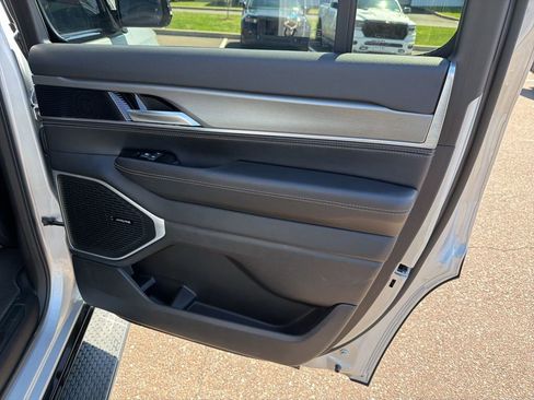 Certified 2024 Jeep Wagoneer Series II image 9