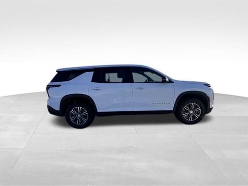 Used 2024 Chevrolet Traverse LS image 3