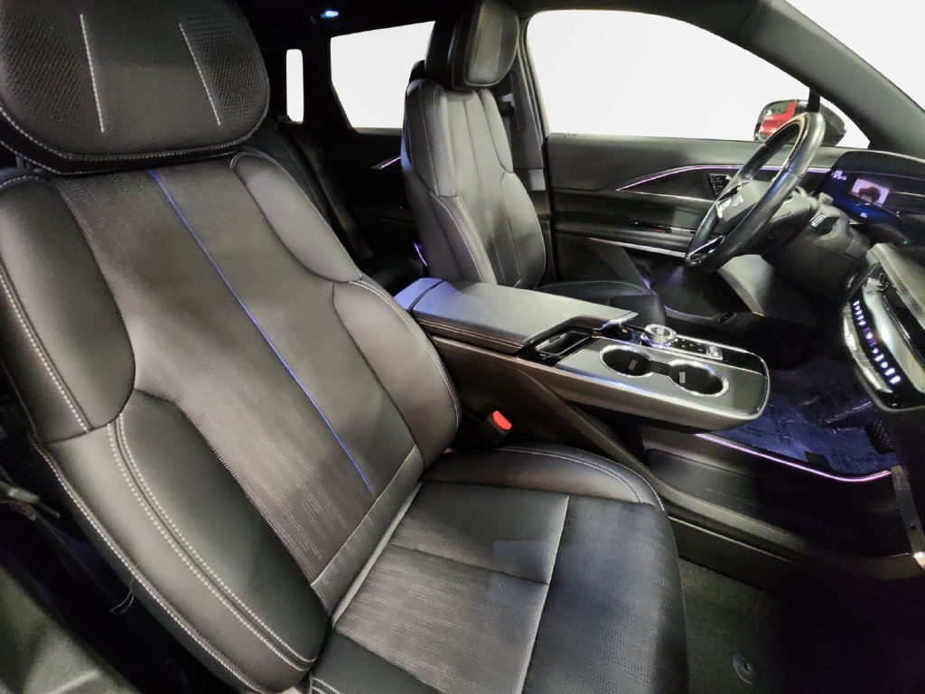 Certified 2024 Cadillac Lyriq Luxury AWD/4WD image 26