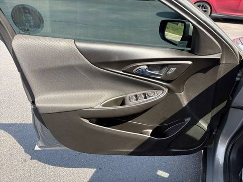 Used 2018 Chevrolet Malibu LT FWD image 17