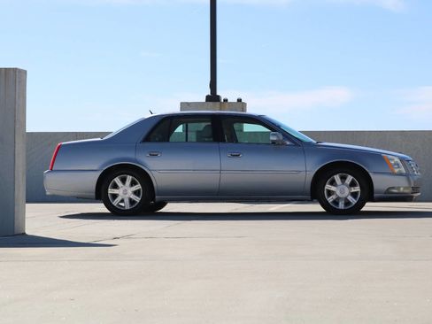 Used 2006 Cadillac DTS Performance image 8