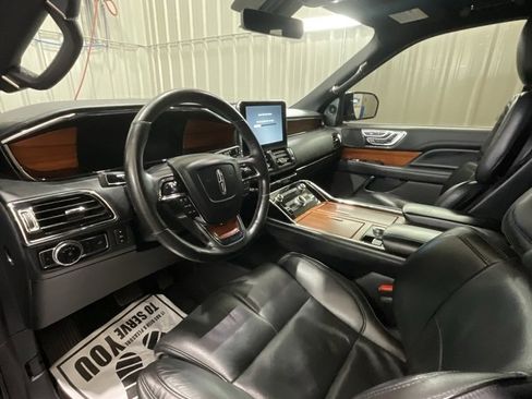 Used 2018 Lincoln Navigator Select image 10