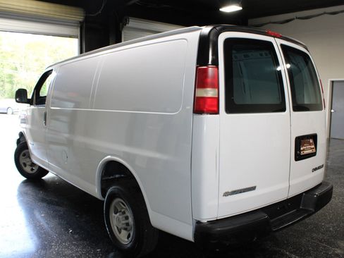 Used 2005 Chevrolet Express 2500 image 4