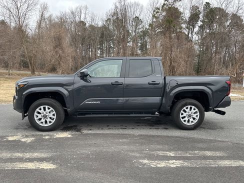 Used 2025 Toyota Tacoma SR5 image 8