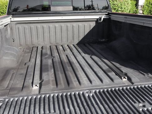 Used 2021 Nissan Titan PRO-4X w/ Pro-4x Convenience Package image 9