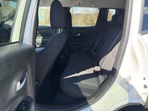 Used 2023 Jeep Renegade Latitude image 15