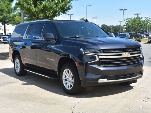 Used 2023 Chevrolet Suburban LT RWD image 3